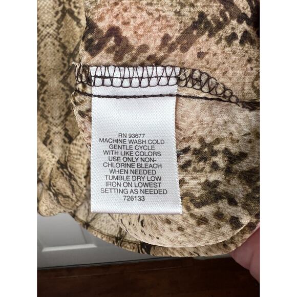 Liz Claiborne Petite Large Snake Python Print Peasant Sheer 3/4 Sleeve Top Brown - Picture 4 of 6